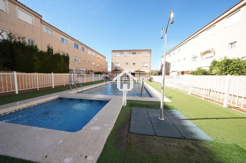 Foto 652aefa8-7e1e-4d70-987e-f85962387f44. Casa adossada amb calefacció aparcament piscina a Alicante