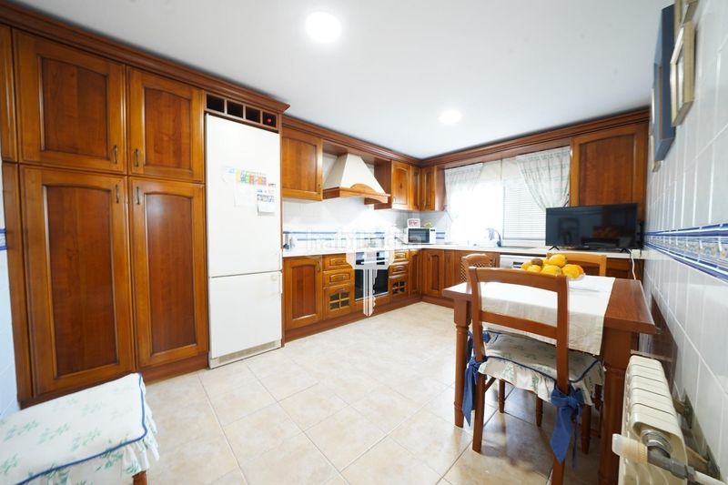 Foto a4c0b3c9-98a9-4d47-b0f1-8faecddfe6de. Casa adossada amb calefacció aparcament piscina a Alicante