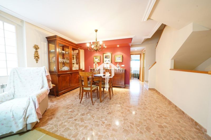 Foto b7c8c018-4640-48f7-a01b-0418c1539970. Casa adossada amb calefacció aparcament piscina a Alicante