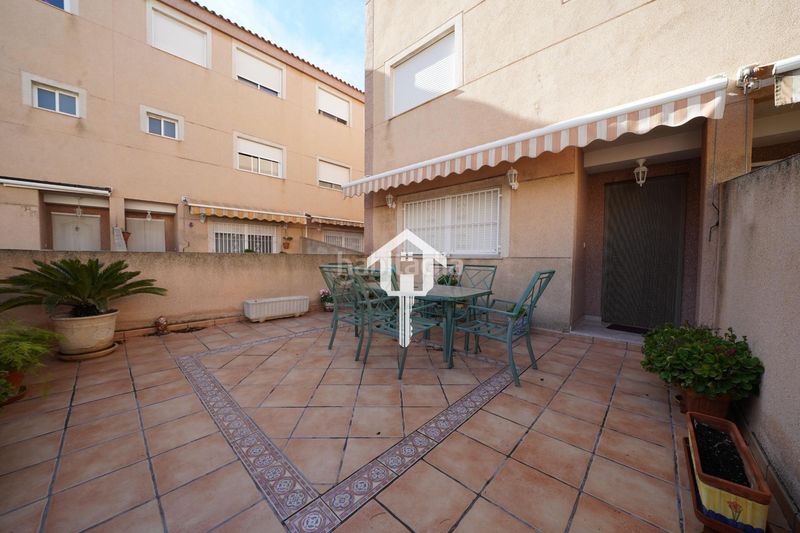 Foto bd12eae0-8f26-4028-8f0e-662e67552f4b. Casa adossada amb calefacció aparcament piscina a Alicante