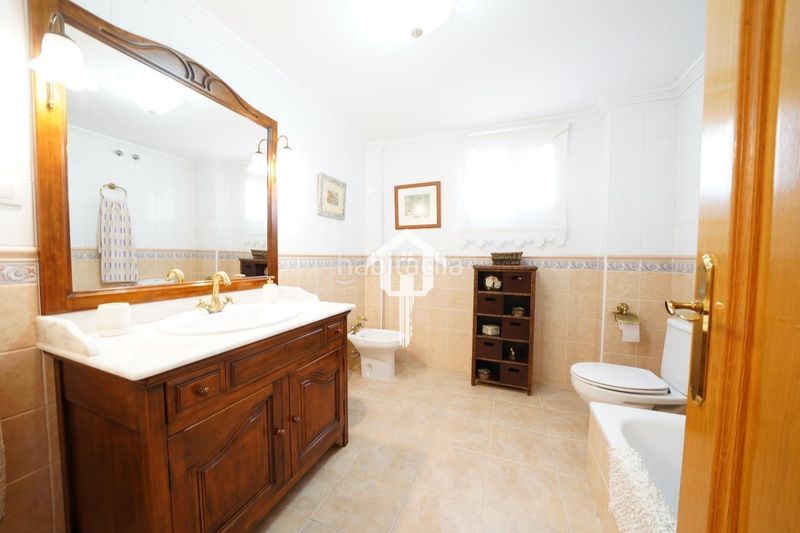 Foto e9587f6b-2e5b-419d-b2e1-eb22a7927d8f. Casa adossada amb calefacció aparcament piscina a Alicante