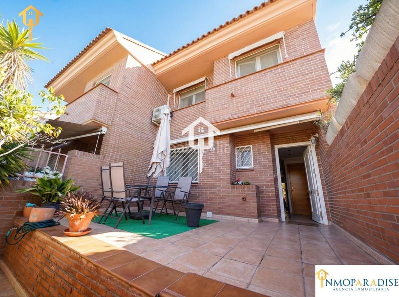 Foto 070f4b11-1c46-4899-a4ee-c6223ea5b58a. Casa adossada amb aparcament piscina a Divina Pastora Alicante
