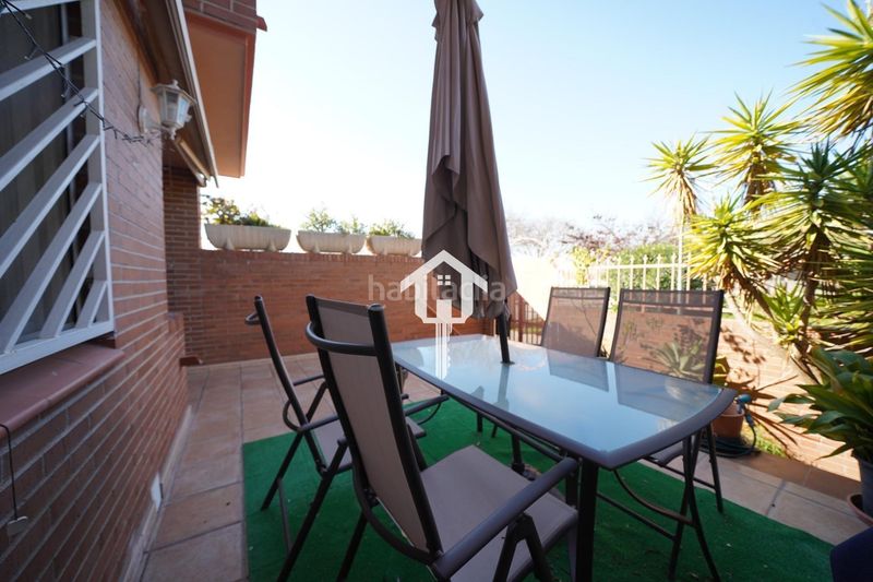 Foto 1c0451da-1a3a-43a8-b8fc-089737959d69. Casa adossada amb aparcament piscina a Divina Pastora Alicante