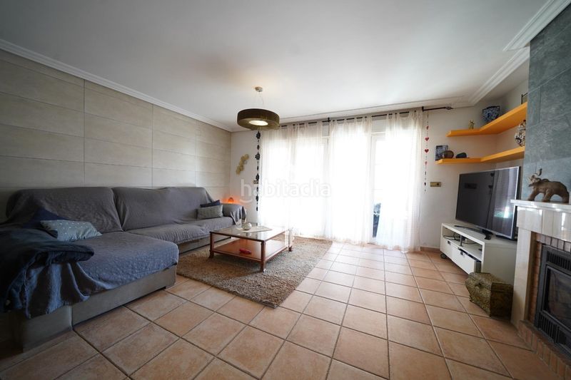 Foto 5d81cb8d-fd54-4a33-a0ef-e3e1aaf62d88. Casa adossada amb aparcament piscina a Divina Pastora Alicante