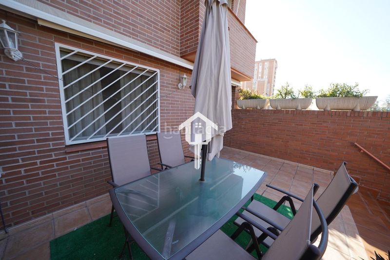 Foto 92c7d43b-953c-4ca2-9661-b0a84679d125. Casa adossada amb aparcament piscina a Divina Pastora Alicante