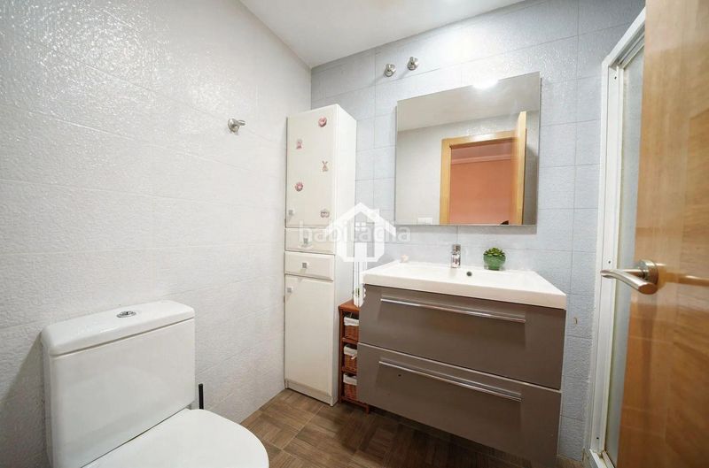 Foto d2a73e13-8d95-4ca3-af09-2f9cb4a0b22a. Casa adossada amb aparcament piscina a Divina Pastora Alicante