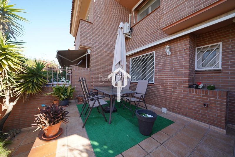 Foto d3778751-b5e7-42ac-a83e-315ed74c5ac8. Casa adossada amb aparcament piscina a Divina Pastora Alicante