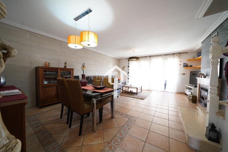 Foto dc0b55ab-62c1-4456-9550-11e47f5c89a8. Casa adossada amb aparcament piscina a Divina Pastora Alicante