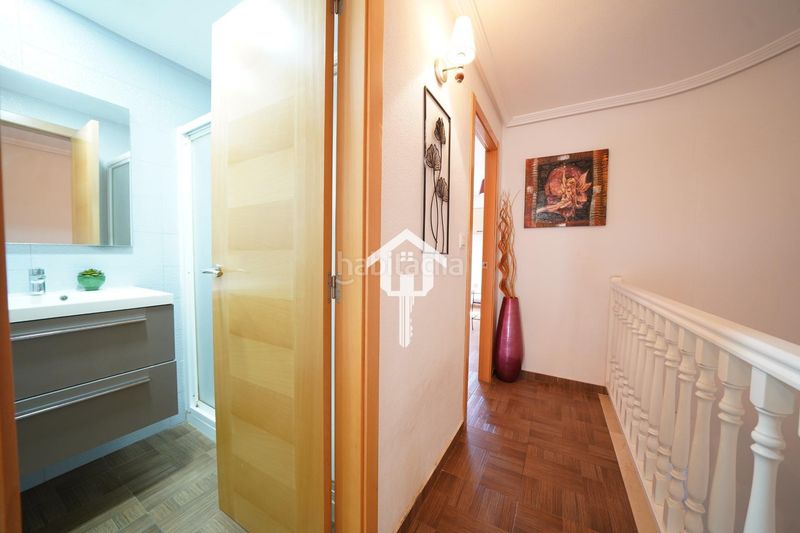 Foto dfd60849-d00d-40ce-8a6a-b279bae23b08. Casa adossada amb aparcament piscina a Divina Pastora Alicante