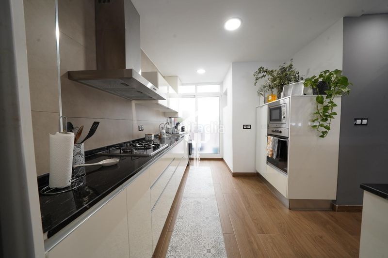 Foto 093a0bb1-007f-4825-9230-6170e08b4a3b. Piso  luminoso de 3 dormitorios en Campoamor 87m2, primera planta y cocina americana en Alicante