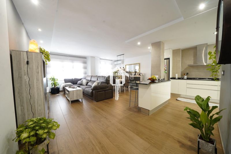 Foto f2a0f82b-176d-49c4-b836-f0010c7e0259. Piso  luminoso de 3 dormitorios en Campoamor 87m2, primera planta y cocina americana en Alicante