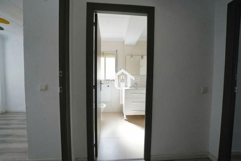 Foto d92325d8-e12a-4d6a-9c1d-8b6788aa0e69. Pis amb aparcament a Nou Alacant Alicante