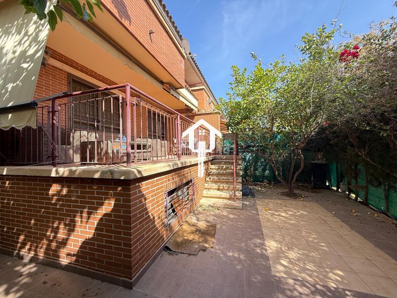 Foto 0694892a-1e2a-409f-aeba-4a650f4873f5. Casa adossada amb aparcament piscina a Almajada-Ravel Mutxamel