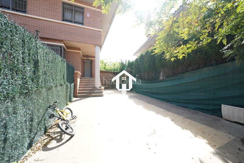 Foto 2c685764-ecbd-40fb-b207-e8a27146bb11. Casa adossada amb aparcament piscina a Almajada-Ravel Mutxamel