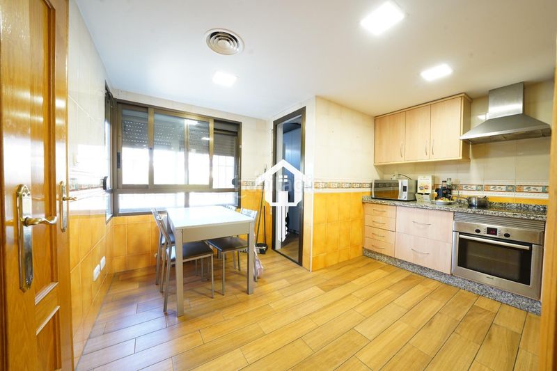 Foto 48ba9159-a28a-43aa-9bca-ff0220d86515. Casa adossada amb aparcament piscina a Almajada-Ravel Mutxamel