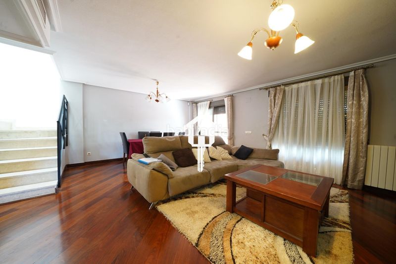 Foto 493e5d78-08a1-4427-b3e1-5ba8b4625cd5. Casa adossada amb aparcament piscina a Almajada-Ravel Mutxamel