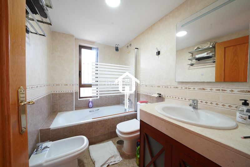 Foto 4a7e46c0-6e18-45d4-a843-c0b7451dd953. Casa adossada amb aparcament piscina a Almajada-Ravel Mutxamel