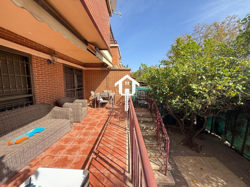 Foto 5d9638e7-d4e4-4060-8b38-9486744b4870. Casa adossada amb aparcament piscina a Almajada-Ravel Mutxamel