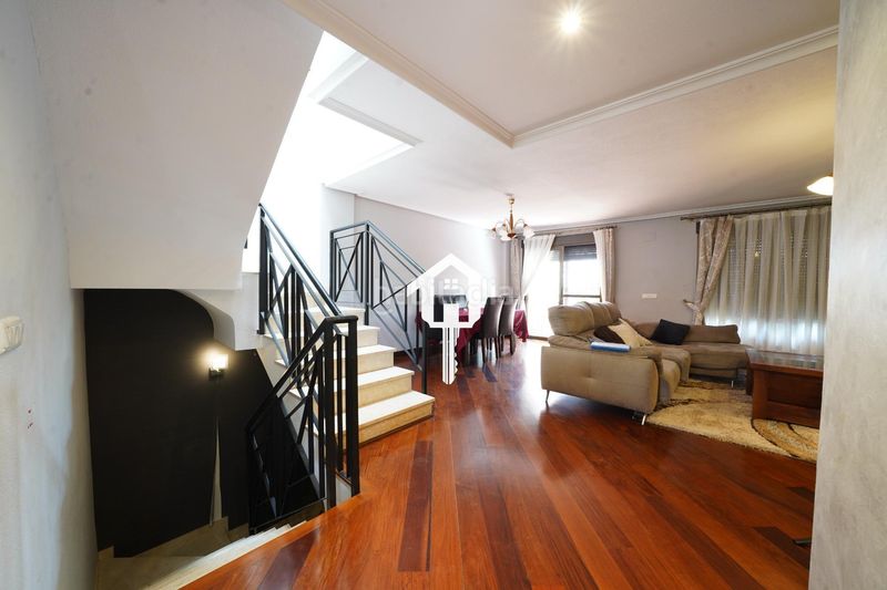 Foto 6ee7dcb6-06fd-4fb9-9d84-7af5a44144ba. Casa adossada amb aparcament piscina a Almajada-Ravel Mutxamel