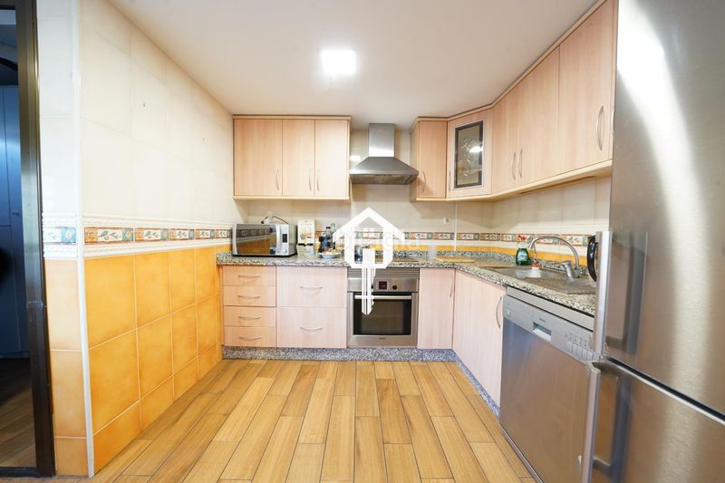 Foto 8491821d-f4ed-40ec-9ade-41492e37e7e5. Casa adossada amb aparcament piscina a Almajada-Ravel Mutxamel