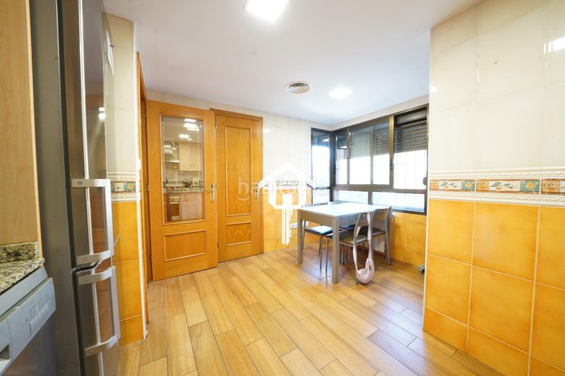 Foto 8ce09602-2d54-43fb-8a6a-23a01f6557dc. Casa adossada amb aparcament piscina a Almajada-Ravel Mutxamel