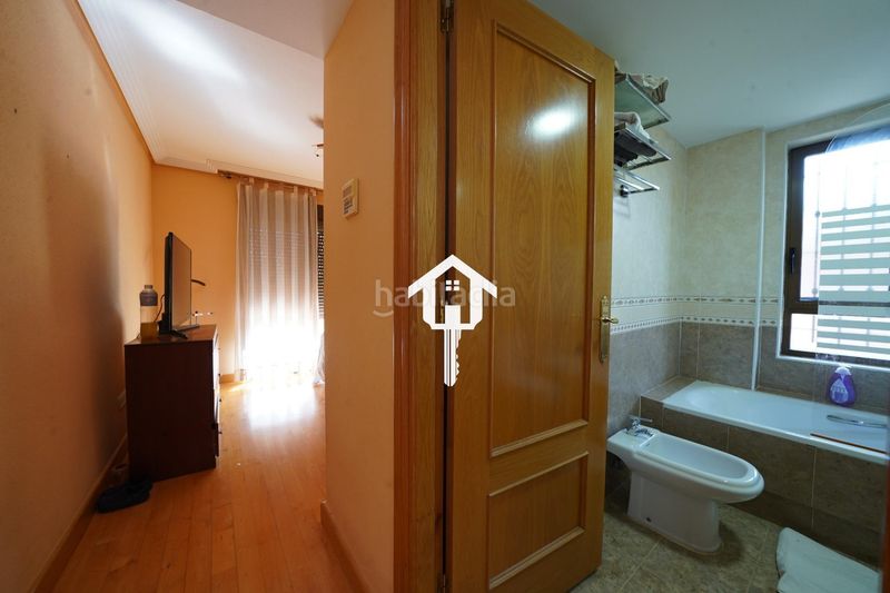 Foto 9882cd32-b27a-4cdb-8390-11ebb588db0f. Casa adossada amb aparcament piscina a Almajada-Ravel Mutxamel