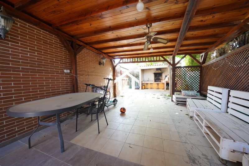 Foto 9c994937-b18a-4bfc-8c35-dc9742775d65. Casa adossada amb aparcament piscina a Almajada-Ravel Mutxamel