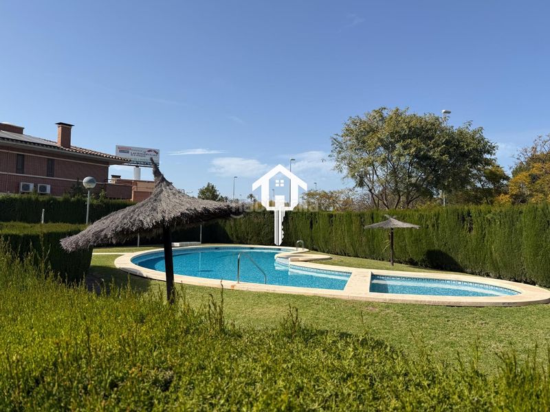 Foto b017f7f0-b274-44ef-9424-ae3ebf559668. Casa adossada amb aparcament piscina a Almajada-Ravel Mutxamel