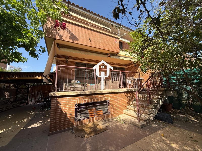 Foto c3cfcec0-9f1d-4d0b-b1c1-b20abe157481. Casa adossada amb aparcament piscina a Almajada-Ravel Mutxamel