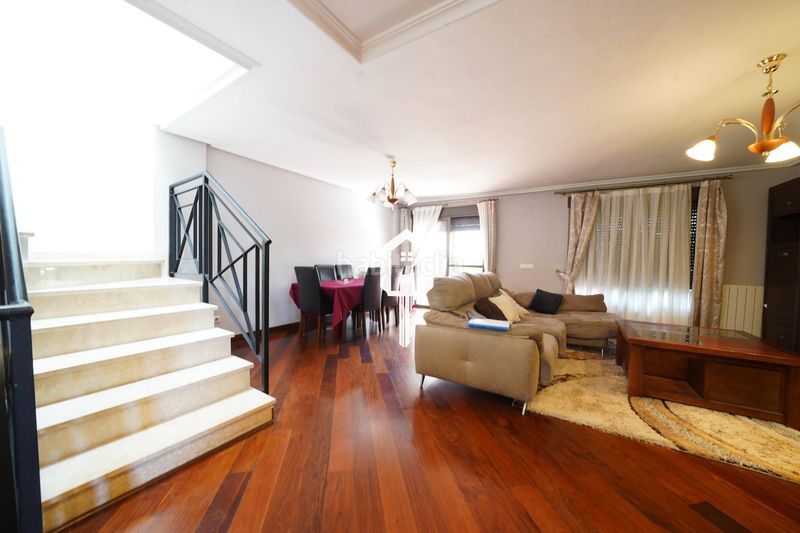 Foto d5871581-8377-4201-b905-e9d6b169c1bd. Casa adossada amb aparcament piscina a Almajada-Ravel Mutxamel