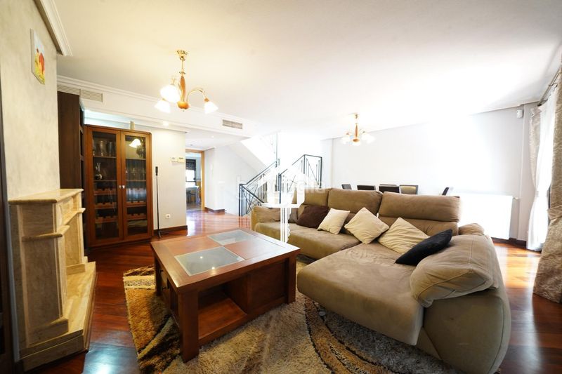 Foto e3f69f4a-14fb-43ed-b71e-1b225116940b. Casa adossada amb aparcament piscina a Almajada-Ravel Mutxamel