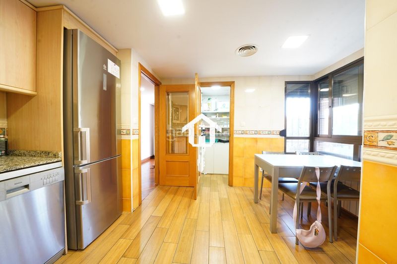 Foto ee4c1666-d9d0-476a-b393-8841c1e6814c. Casa adossada amb aparcament piscina a Almajada-Ravel Mutxamel