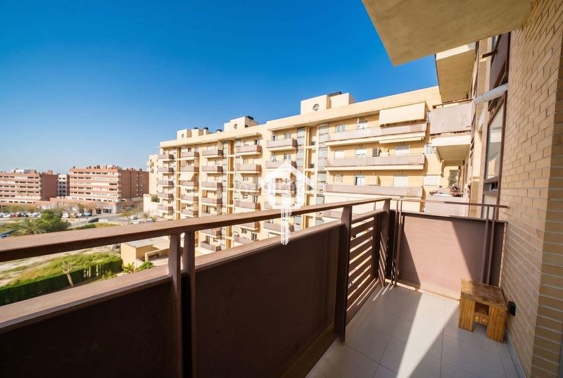Foto 2a4ead57-4316-4dae-b72f-bd92fbf4b2d6. Pis amb aparcament piscina a Babel Alicante