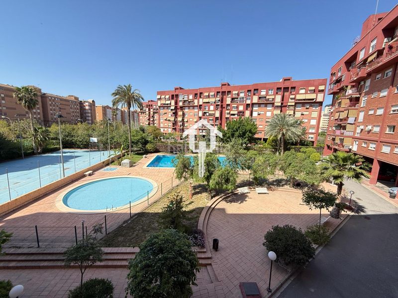 Foto a55114d8-e747-4c4f-91c2-ec4b8c6be48c. Piso  en venta zona benalua en Babel Alicante