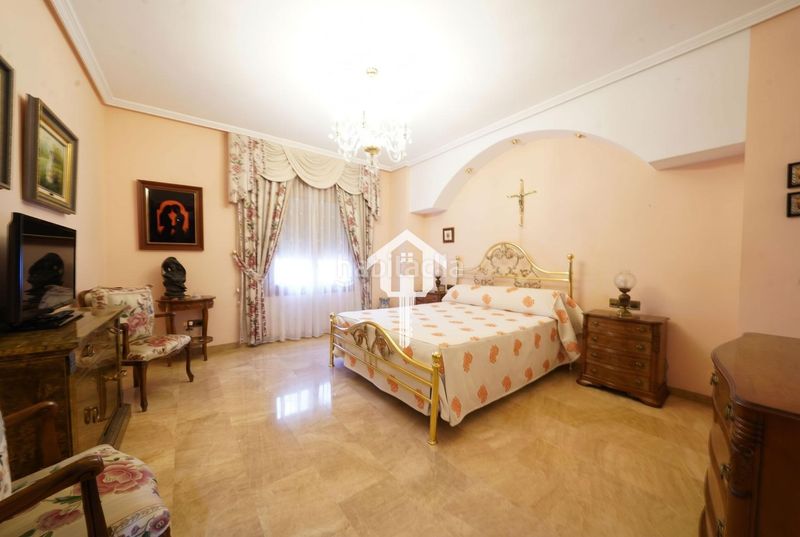 Foto 07efe246-6600-4f02-a897-dd0117cea7bc. Casa adossada amb aparcament a Santo Domingo Alicante