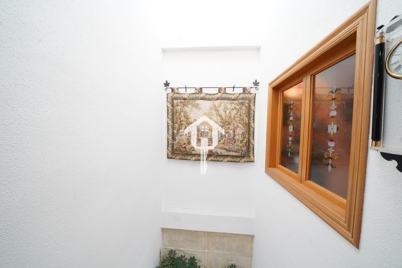 Foto 5c361bc5-79b4-4945-b9bd-79334883784a. Casa adossada amb aparcament a Santo Domingo Alicante
