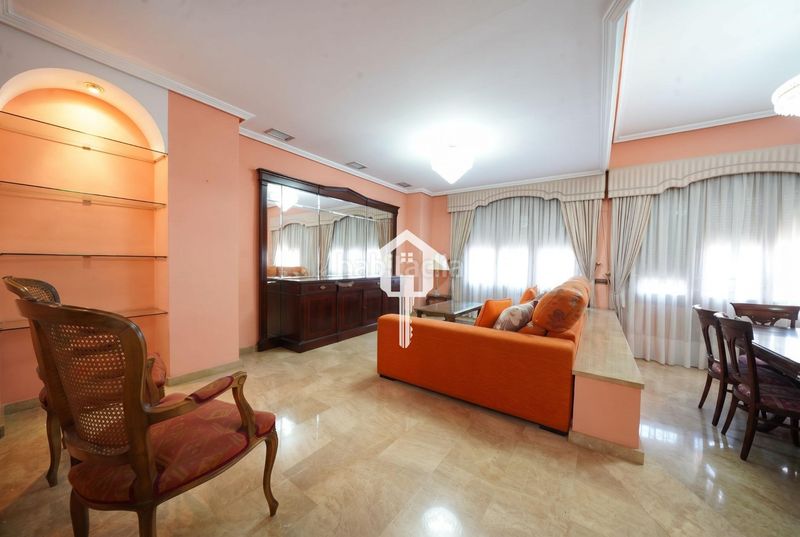 Foto 7fbb1909-5bd4-4bb5-b6ef-eb535a386a6c. Casa adossada amb aparcament a Santo Domingo Alicante
