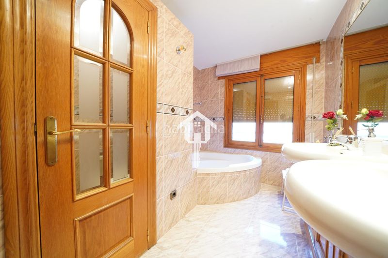 Foto a7d682d9-ef50-48c0-a833-bd2e2a1181d5. Casa adossada amb aparcament a Santo Domingo Alicante