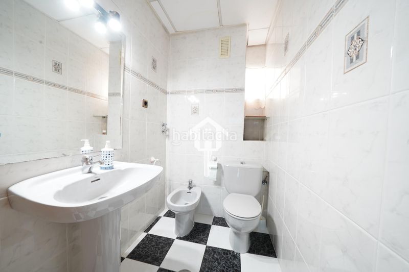 Foto b39f7b93-6af1-497f-a959-00f07d097b77. Casa adossada amb aparcament a Santo Domingo Alicante