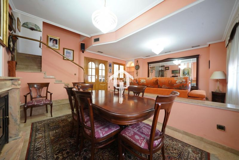 Foto b9bbc102-6e7a-4bf3-b95a-62bfe26267fc. Casa adossada amb aparcament a Santo Domingo Alicante
