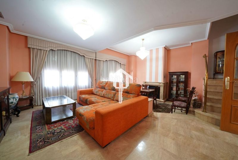 Foto bc3b9062-5b92-4b1e-8ffb-e46689e46555. Casa adossada amb aparcament a Santo Domingo Alicante