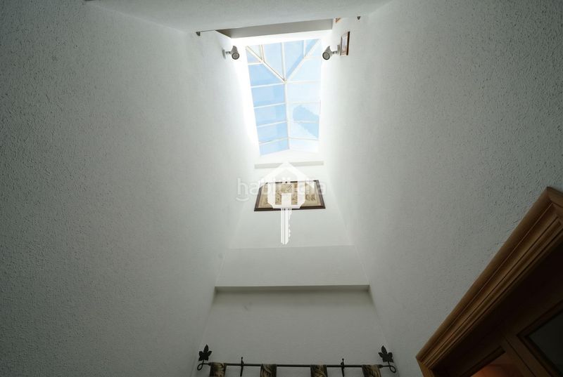 Foto eb1d3b61-f328-4ac0-be35-a4671fcfb27f. Casa adossada amb aparcament a Santo Domingo Alicante