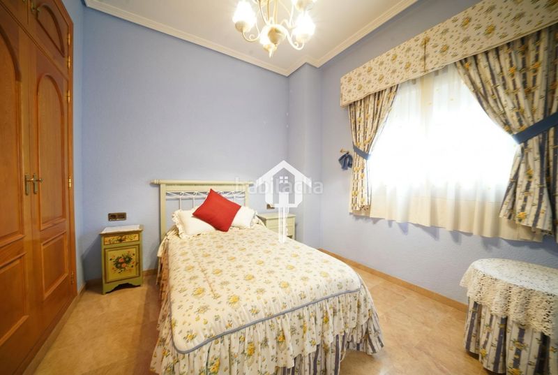 Foto f7c1383a-652b-4cf2-bfad-fdad5b96fe62. Casa adossada amb aparcament a Santo Domingo Alicante