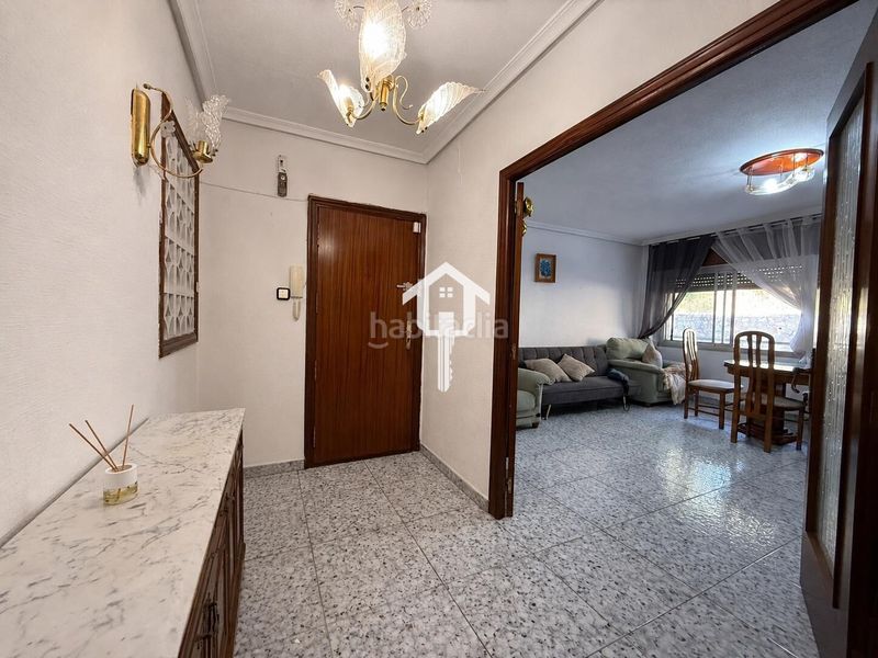 Foto 102218b8-f87c-40eb-b3f1-b46ec2f80e19. Planta baixa a San Blas Alicante