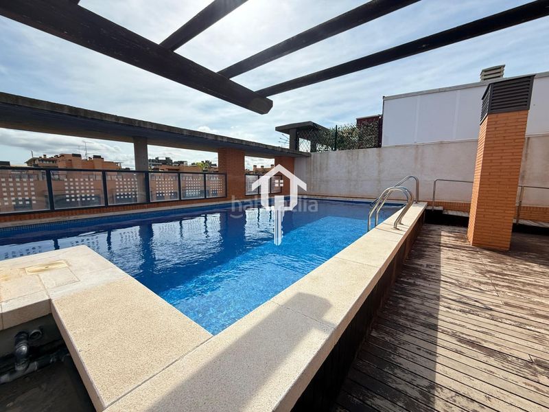 Foto f4426af2-99f3-4d96-9447-37af41c5430f. Pis amb aparcament piscina a Centro Sant Vicent del Raspeig