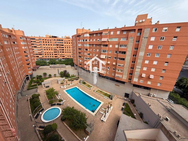 Foto e64a3fc7-f106-46dc-8a5e-f5b7a1ddfeae. Pis amb piscina a Garbinet - Parque de las Avenidas Alicante