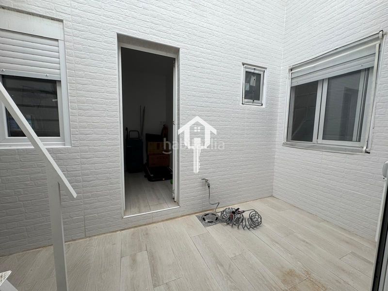 Foto 3ed10dec-3ad9-41e6-8522-8aad9587ab46. Casa adossada a Divina Pastora Alicante