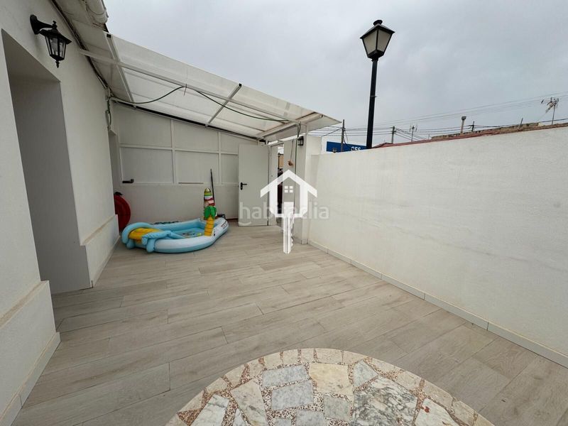 Foto ae16779a-bd7e-4bf7-bbd7-b93d47de8142. Casa adossada a Divina Pastora Alicante