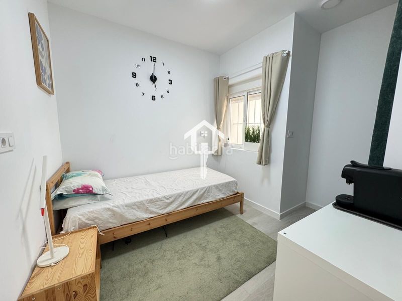 Foto b95611bb-0238-46af-8962-52497cdd1456. Casa adossada a Divina Pastora Alicante