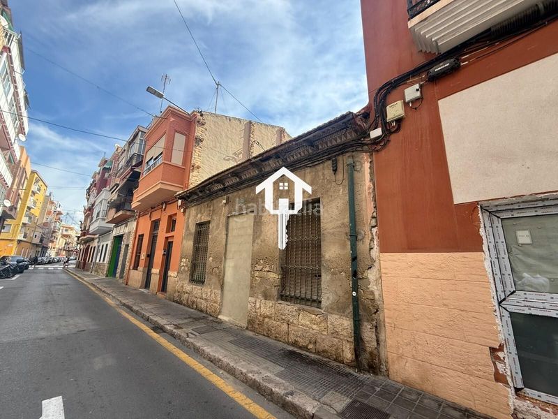 Foto 7759bcf5-9944-46e0-9562-cc6edc0bc114. Maison jumelée dans Carolinas Altas Alicante